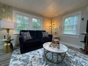 Spacious 1 Bedroom Close to Everything 4